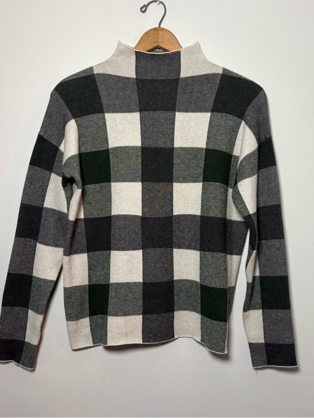 Tahari Plaid Windowpane Turtleneck Sweater Medium  Black Gray Preppy Minimalist